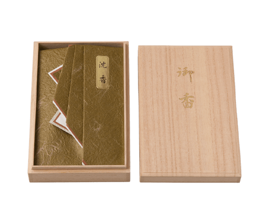 沈香　白雲　桐箱入